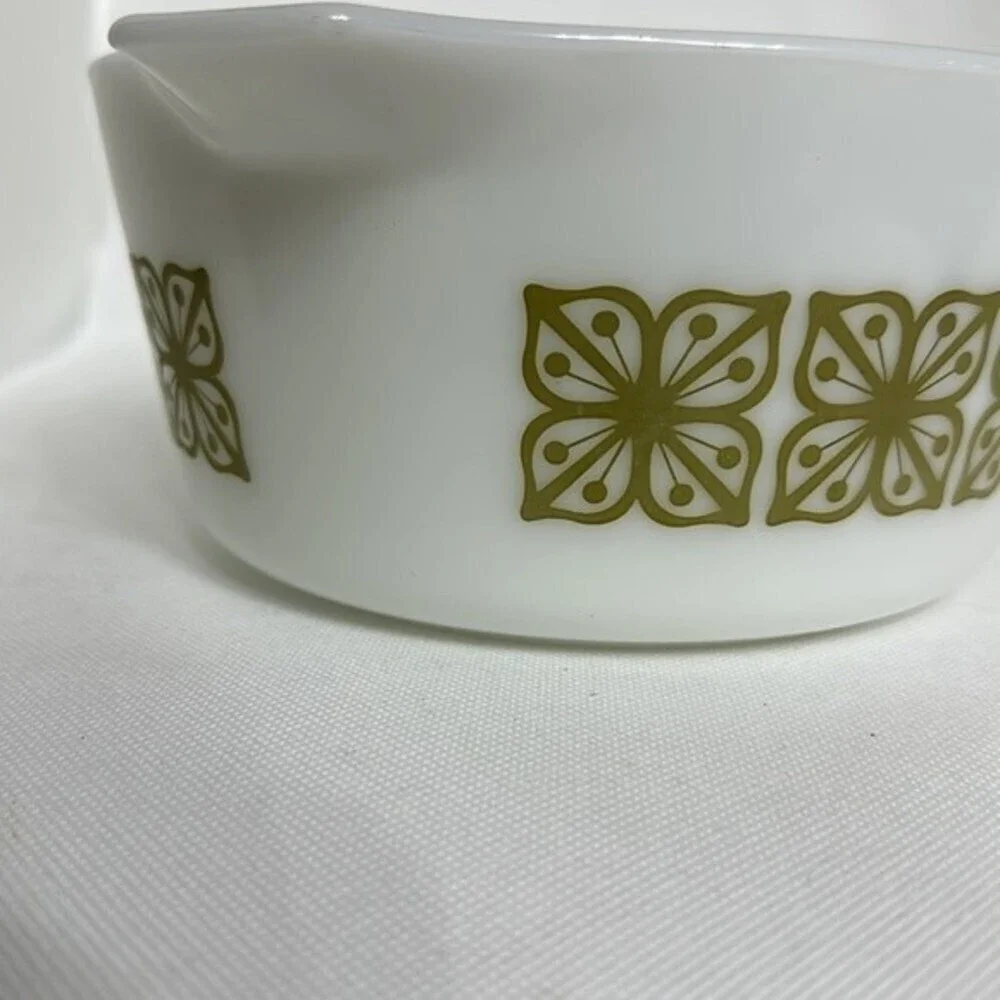 Pyrex Verde Green Cinderella Mixing/Casserole Bowl 474-B #29‎